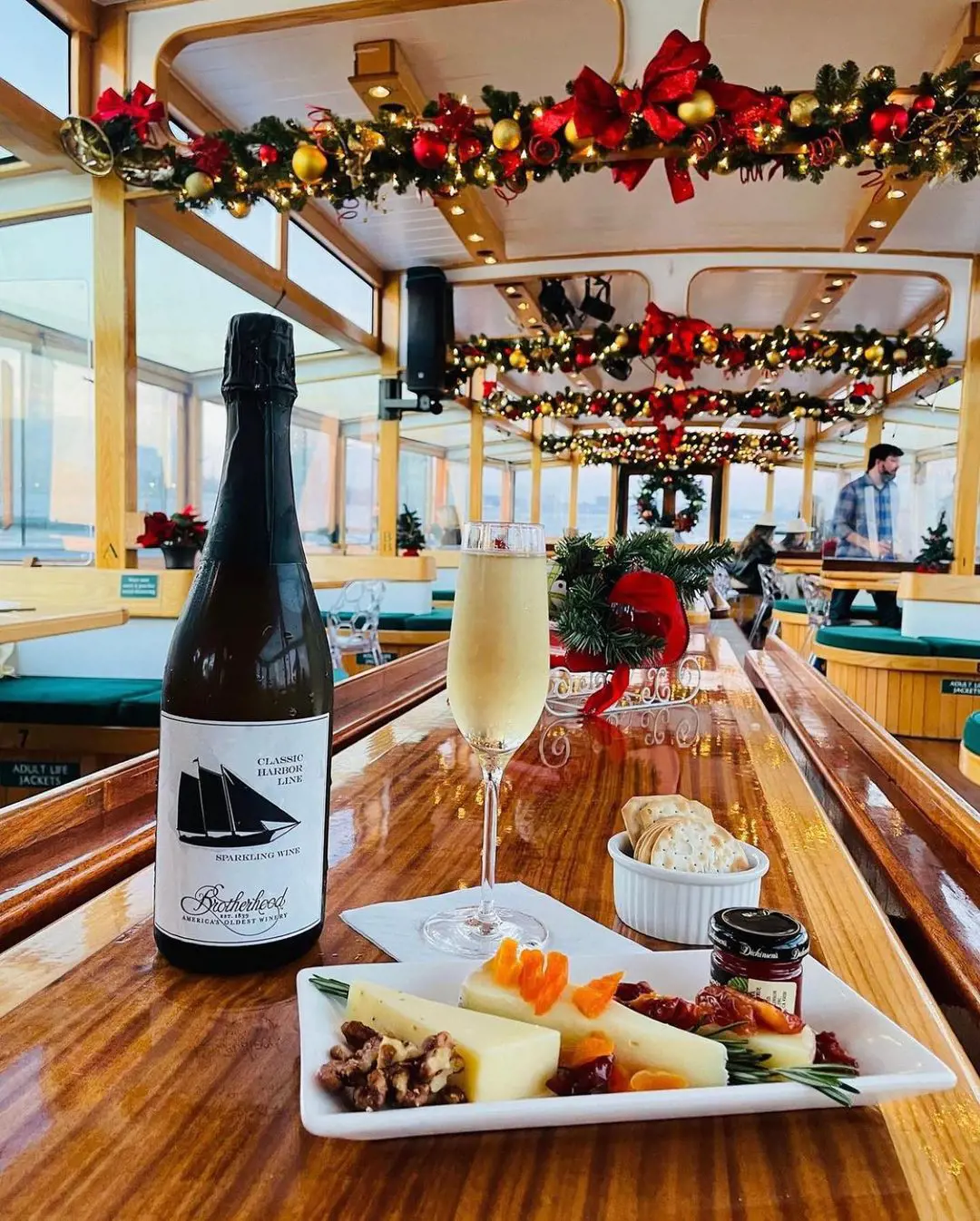 Classic Harbor Line Holiday Cruise
