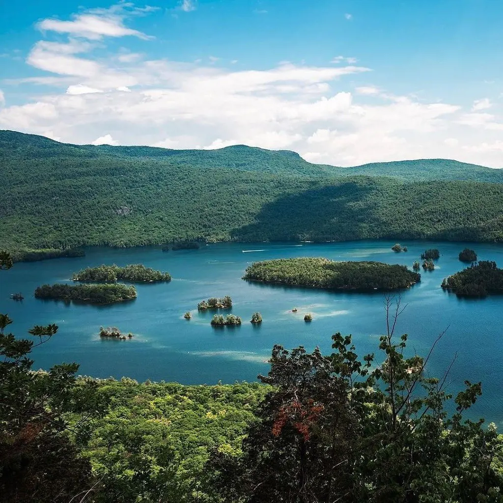 Amazing shots of Lake George from the Tongue Mountain Range (photo by @cmw.style)