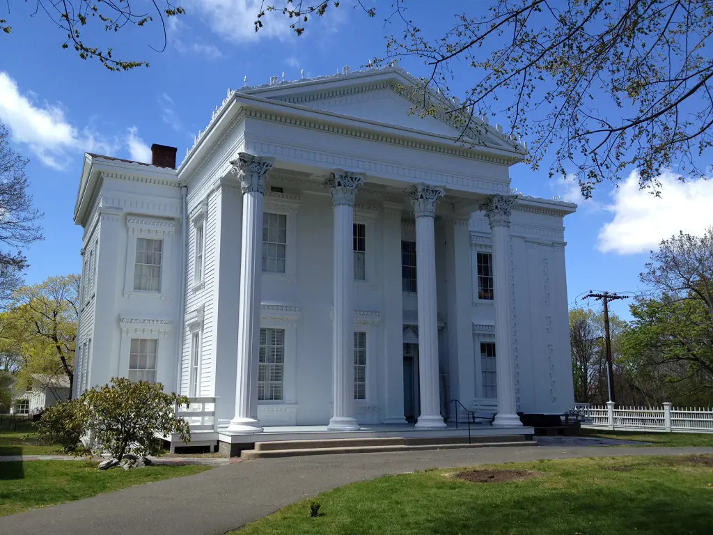 Exterior of Sag Harbor Whaling and Historical Museum.