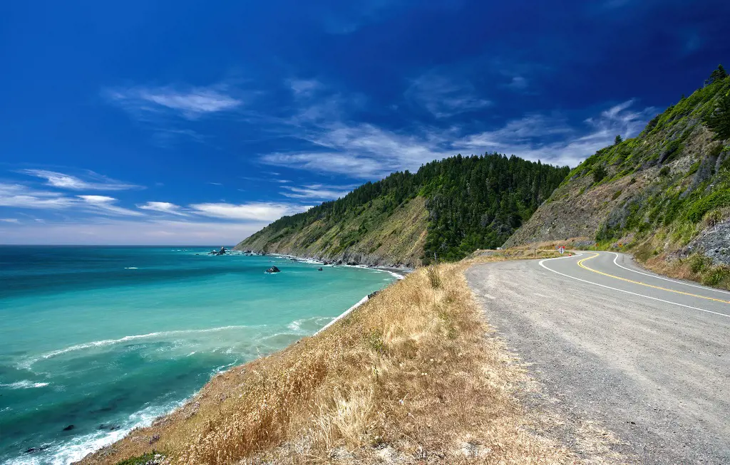 The beautiful view of the clear water in Mendocino (Photo By: Simon Hurry)